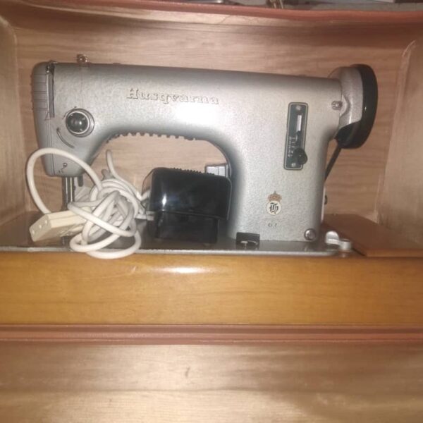 HUSQVARNA ELECTRIC SEWING MACHINE