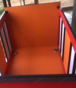 Baby cot with drawers and shelves - Image 4