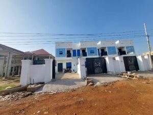 2 bedroom house for sale - Image 2